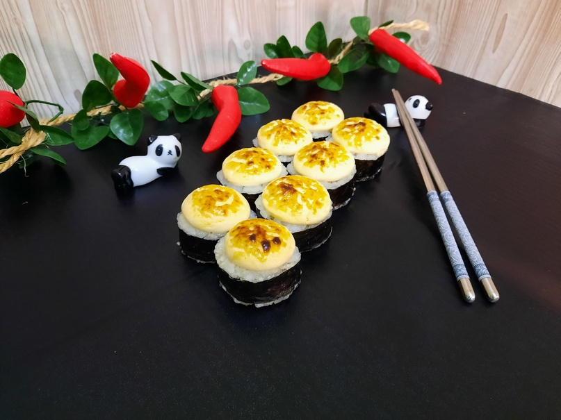 Запеченный ролл с креветкой