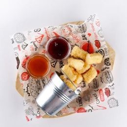 Сырные палочки с клюквенным соусом