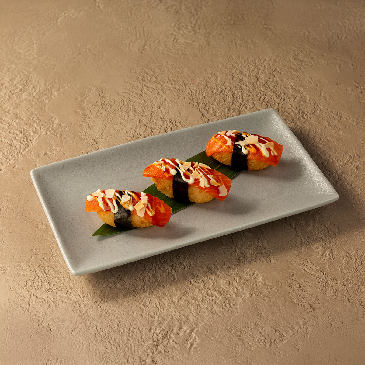 Сет нигири в темпуре с лососем