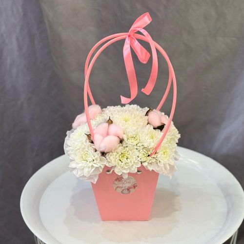 Букет из хризантем с хлопком в сумочке (к0095)