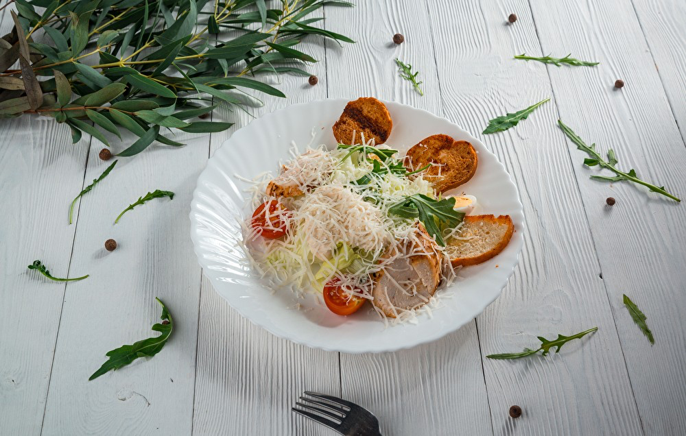 Салат «Цезарь с курицей»