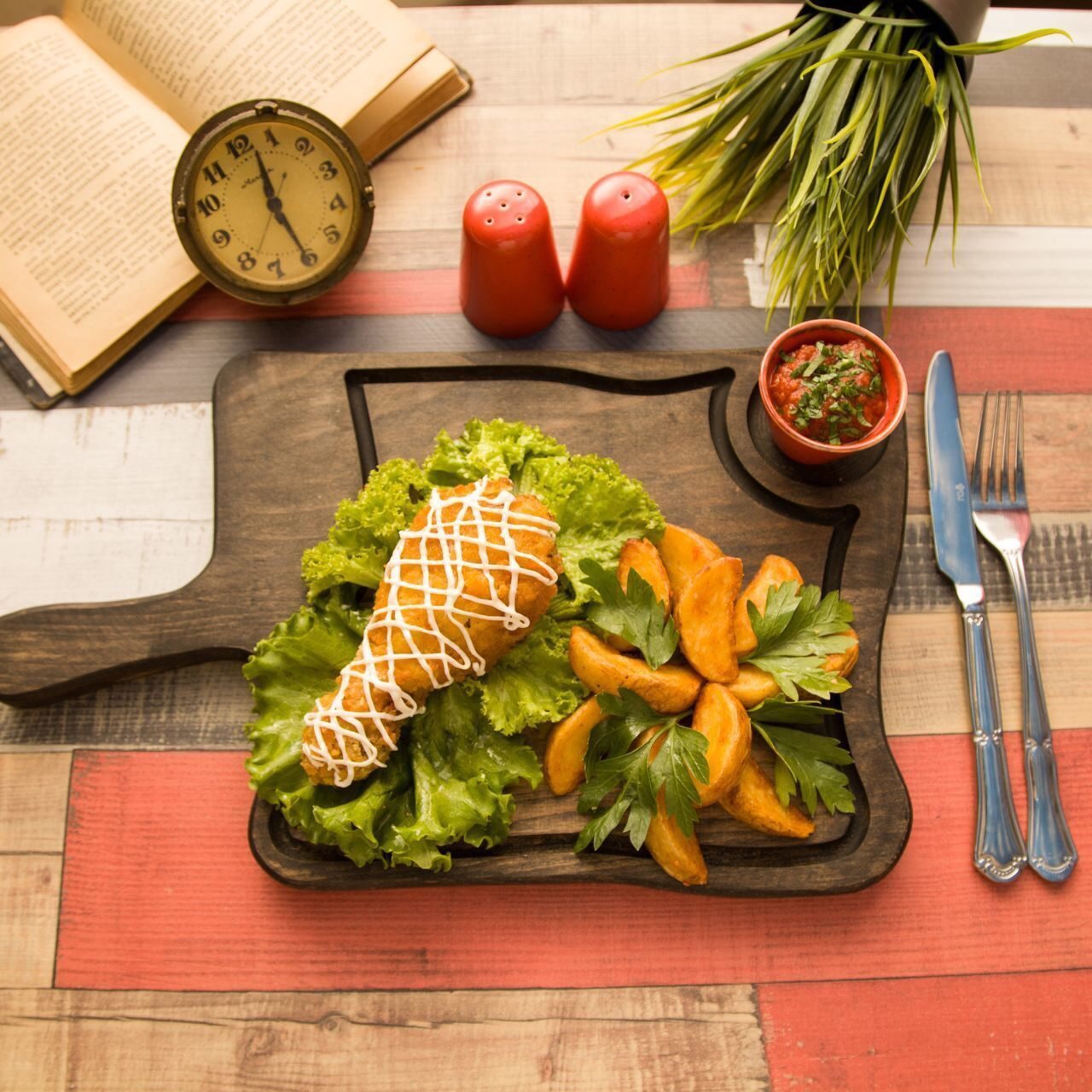 Куриная голень с картофельными дольками