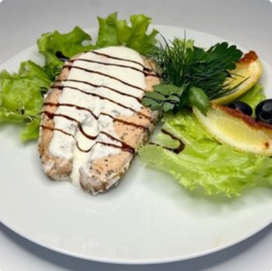 Стейк из семги под сливочным соусом