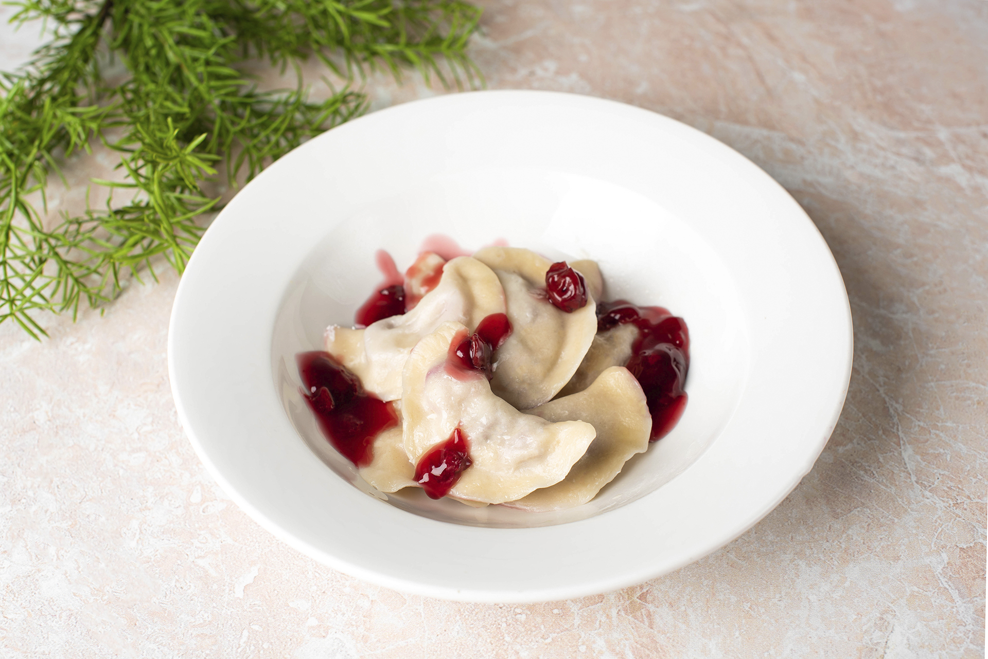 Детские вареники с вишней