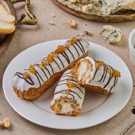 Эклер "Груша-горгонзола"