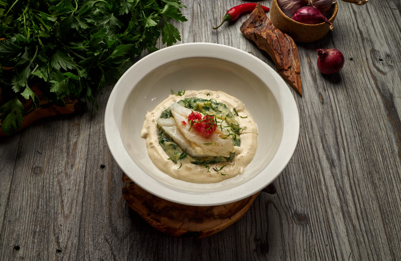 Стейк из палтуса с соусом берблан и картофельным пюре