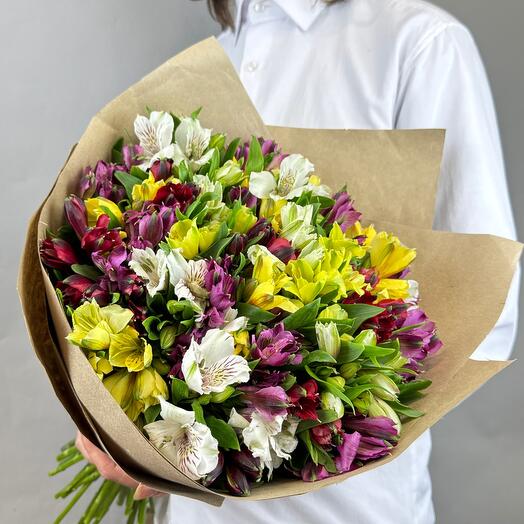 25 альстромерий в крафте