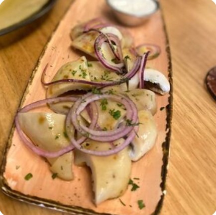 Грузди соленые со сметаной