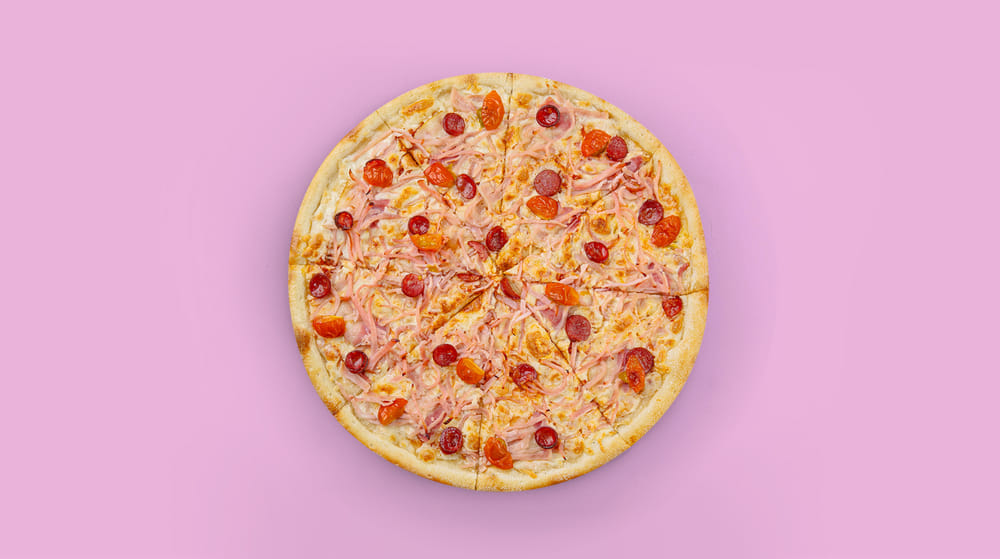 Пицца Мясная с копченостями