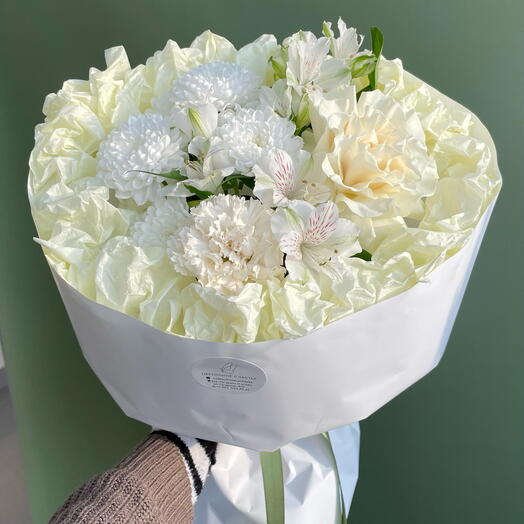 Букет с одноголовой хризантемой