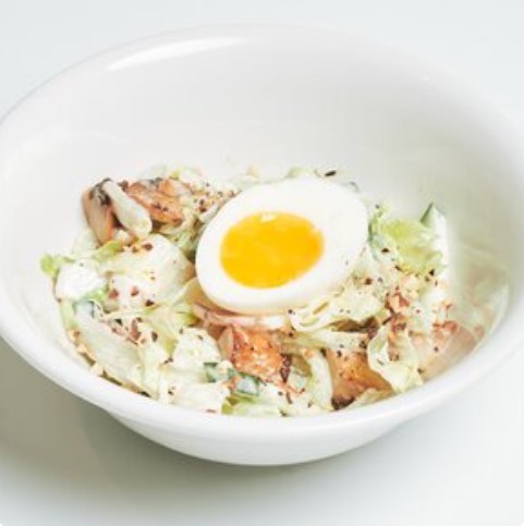 Салат с кальмаром и яйцом