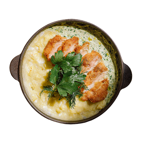 Цыпленок кацу с картофельным пюре и соусом сливочная черемша