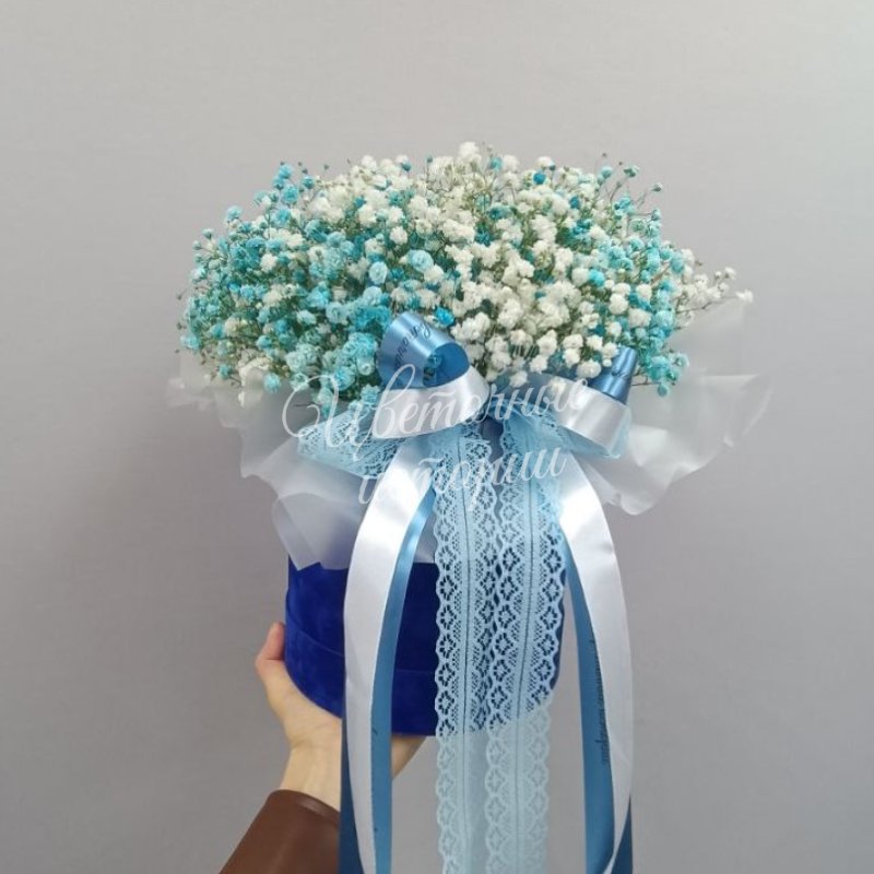 Композиция «Коробка с гипсофилой цветной»