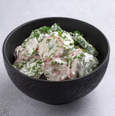 Деревенский с редисом и огурцом в сметане