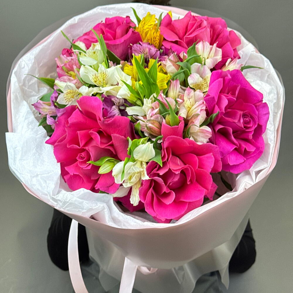 Букет с розой Пинк Флойд и альстромерией