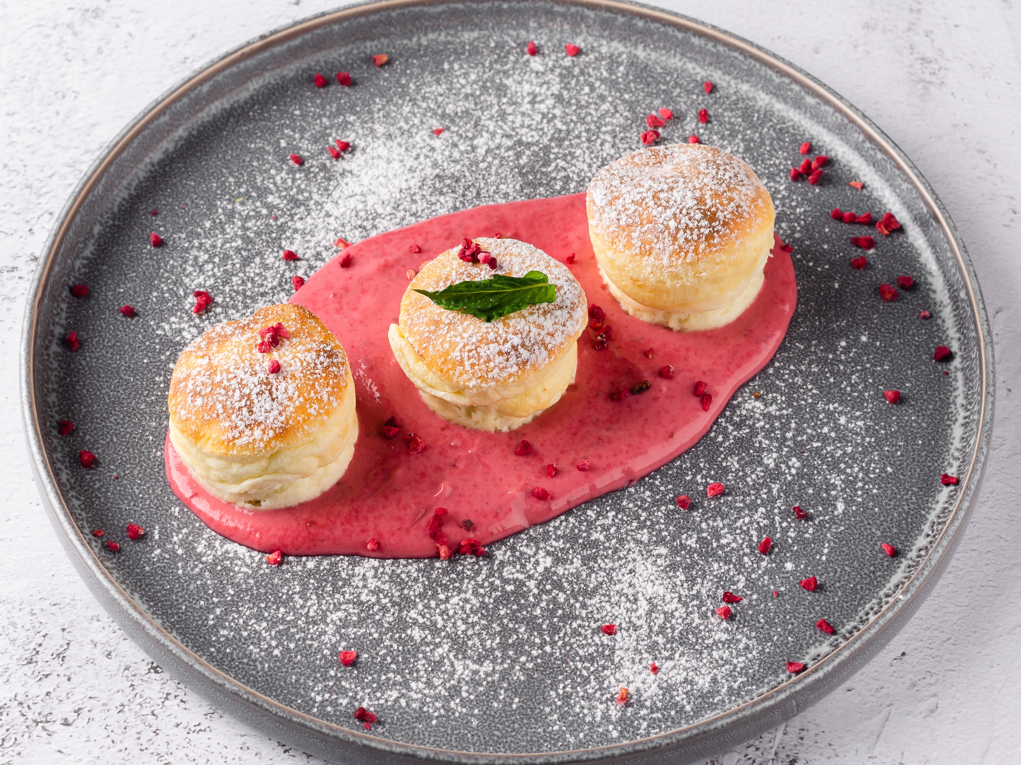 Сырники с малиновым муссом