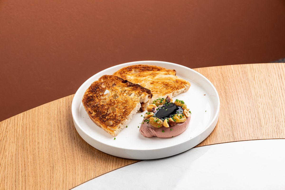 Паштет из куриной печени с тостами