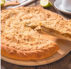 Пирог с яблоками и изюмом