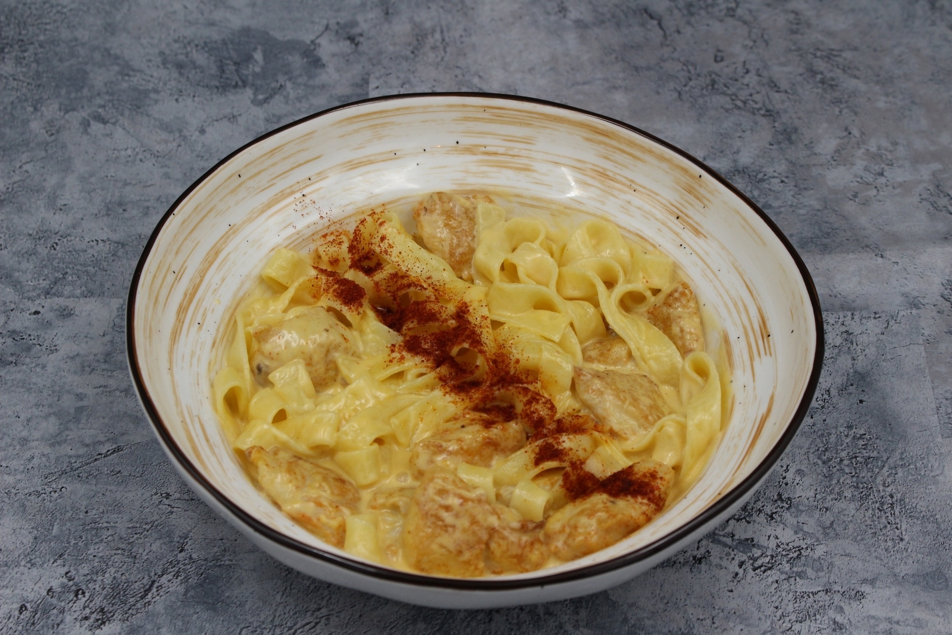 Паста сырная с цыпленком
