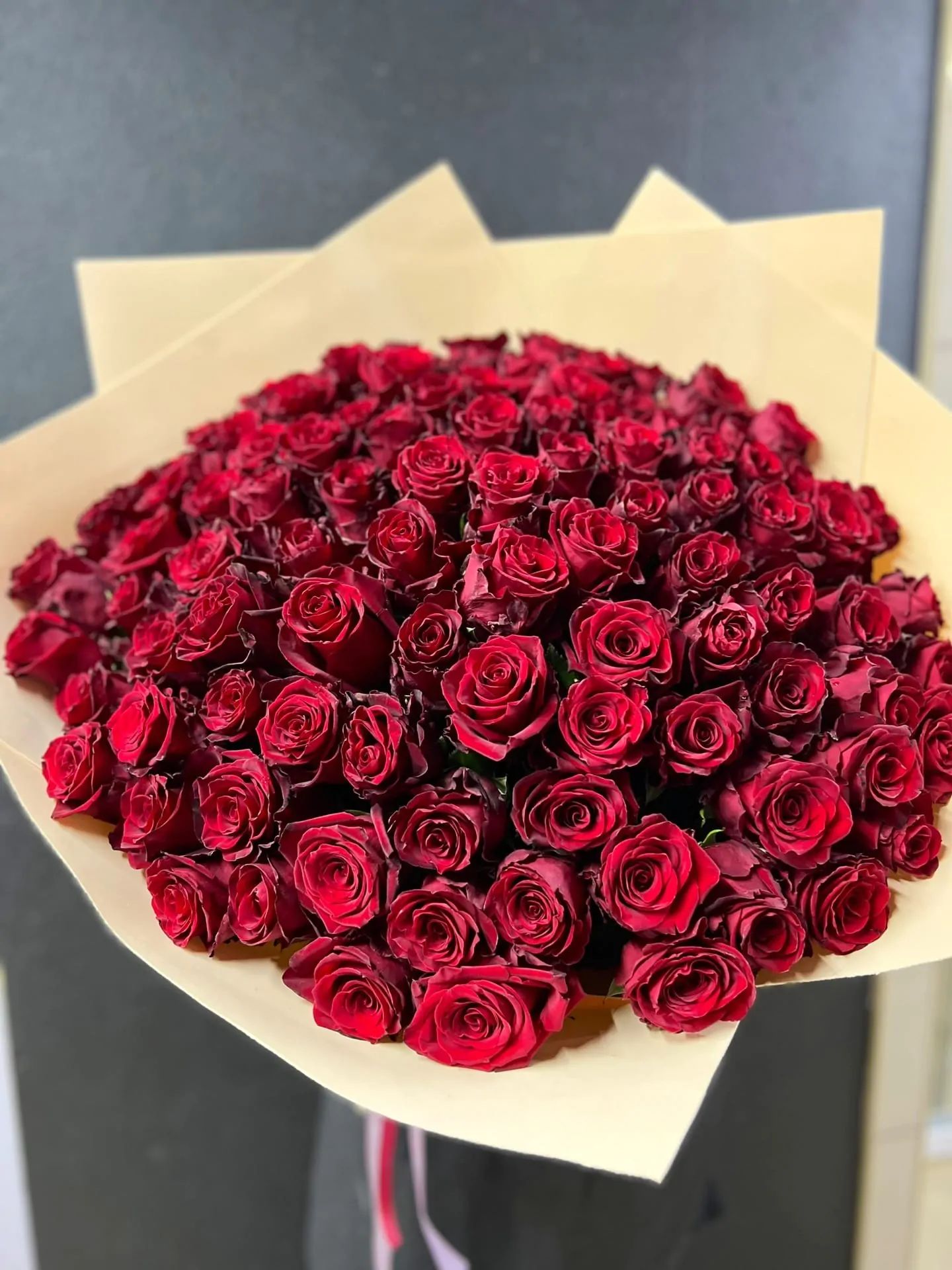 Букет из 101 бордовой роз в фоамиране