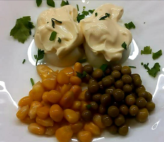 Яйцо под майонезом 