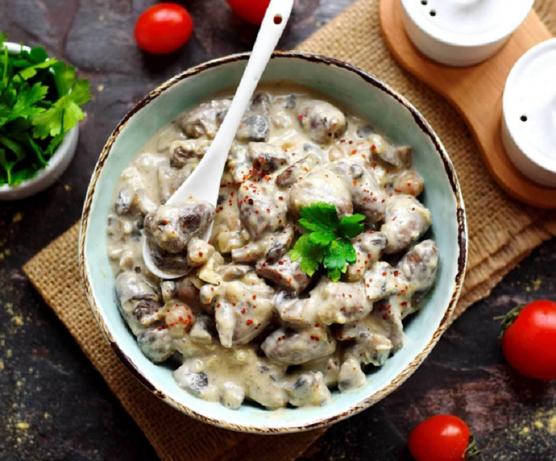 Куриные сердечки в сливочном соусе