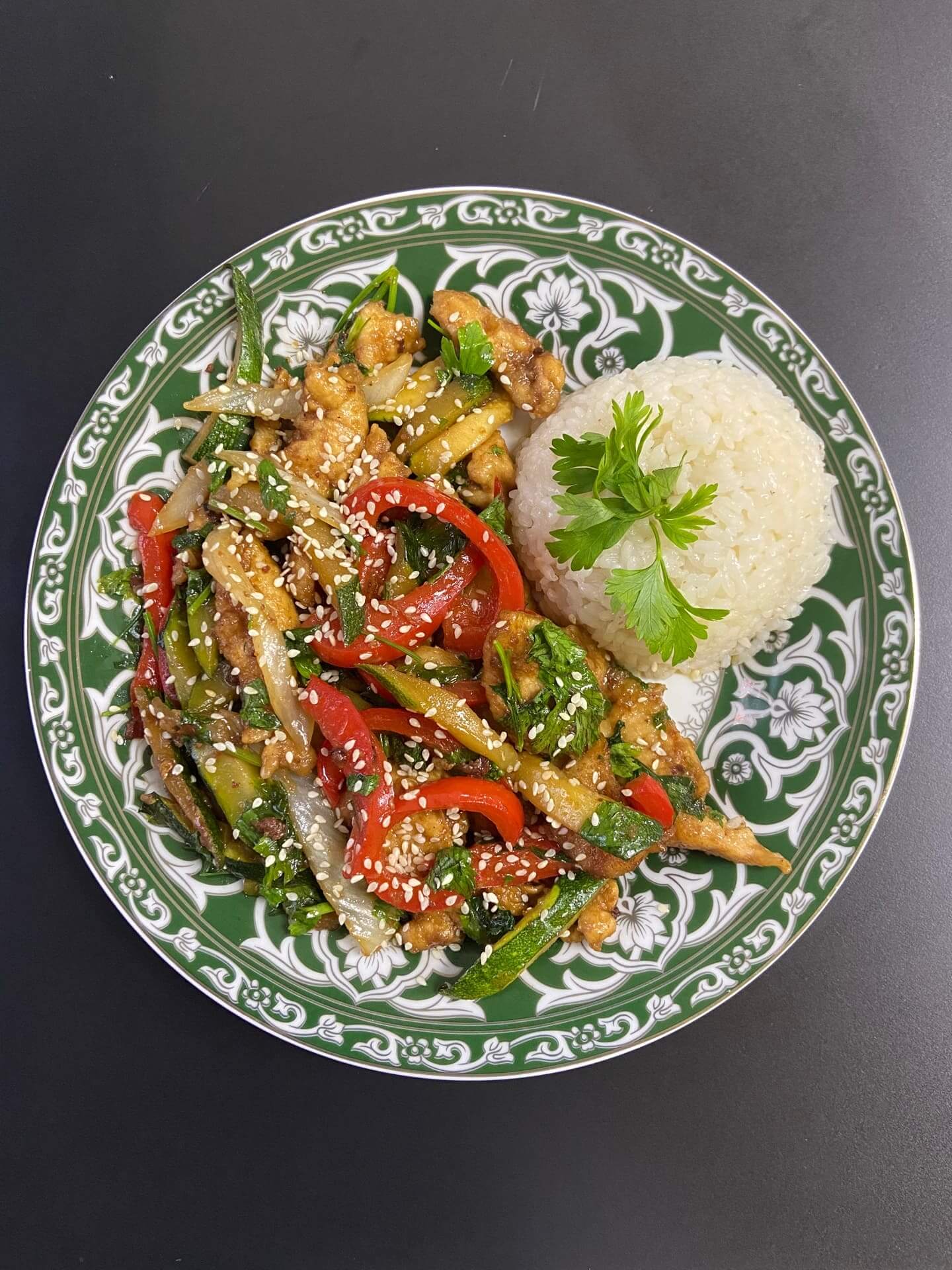 Курица с овощами и рисом