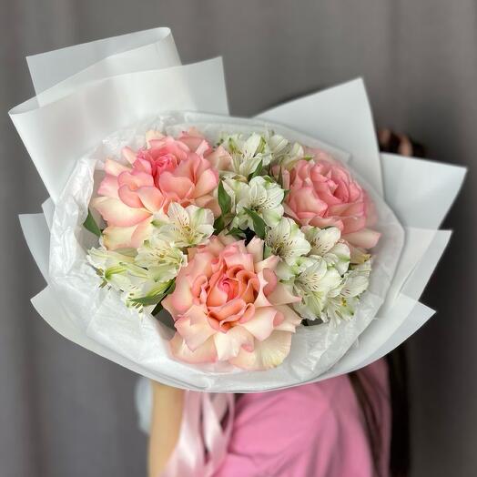 Французские розы и альстромерии