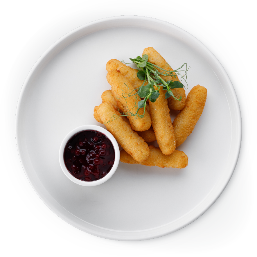 Сырные палочки с брусничным соусом