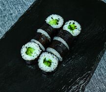 Маки с огурцом 