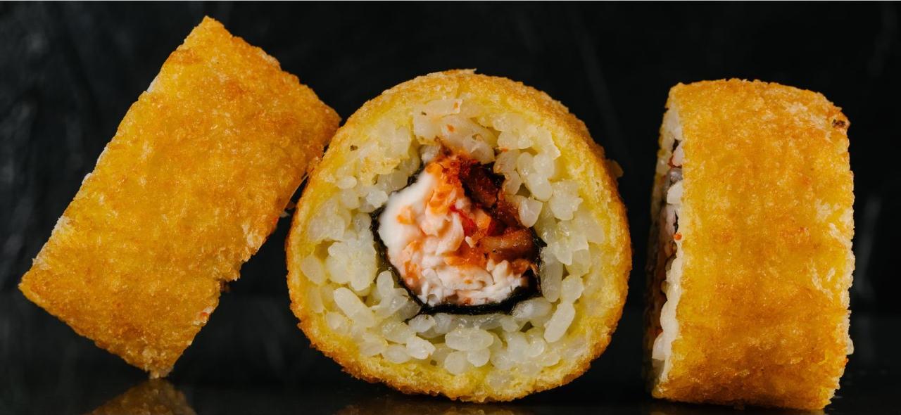 С угрем, крабовым мясом и масаго