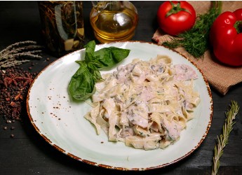 Паста с ветчиной и грибами