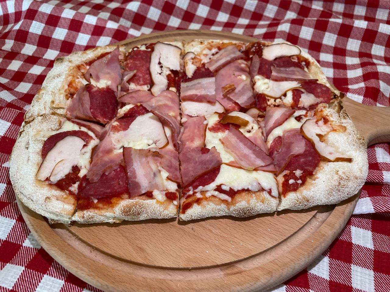 Римская пицца мясная