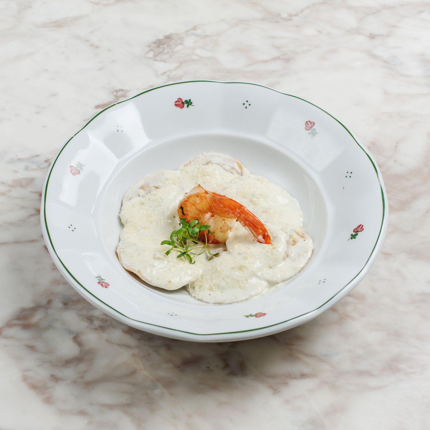 Равиоли с креветами и курицей