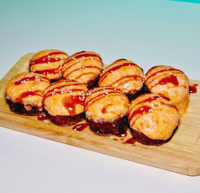 Запеченный ролл цезарь хот