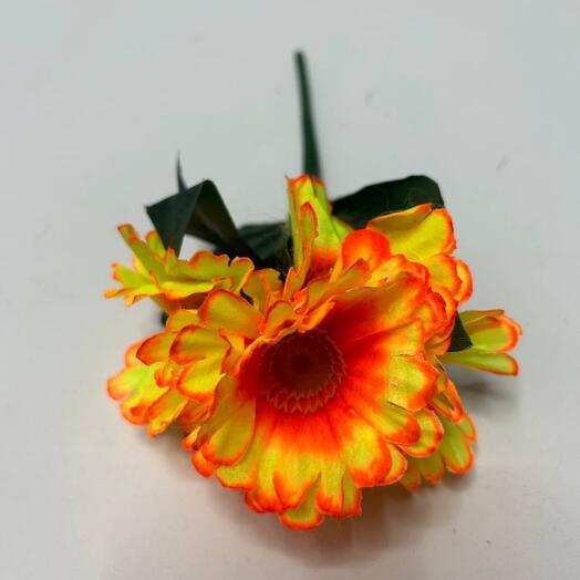 Искусственные ромашки