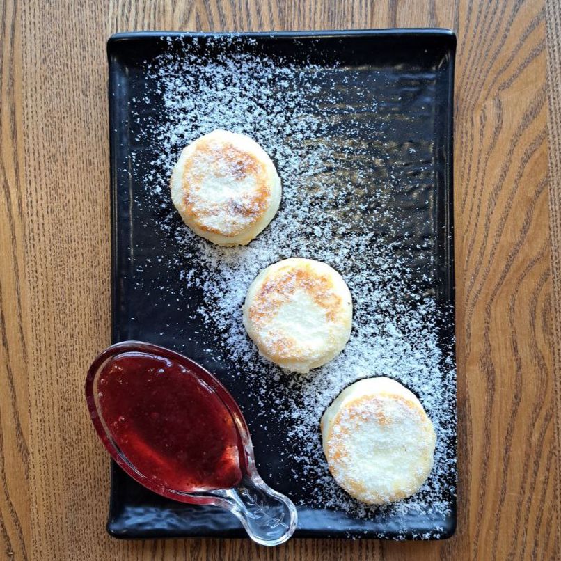 Сырники 3 шт (джем/сметана/сгущенка на выбор)