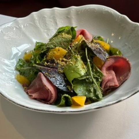 Салат с ростбифом