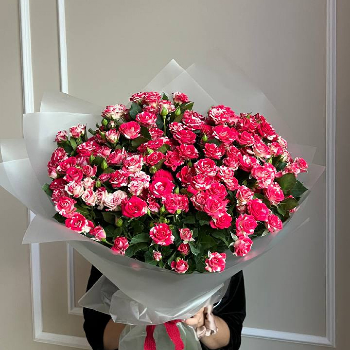 Моно букет из кустовых роз 68 (предзаказ)