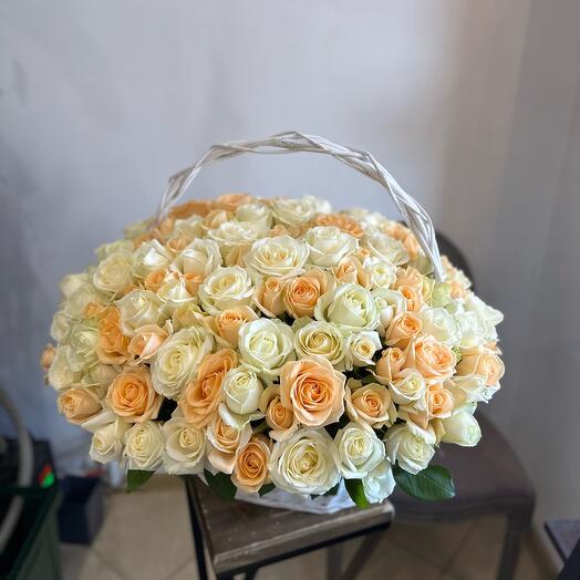 Корзина с цветами карамель
