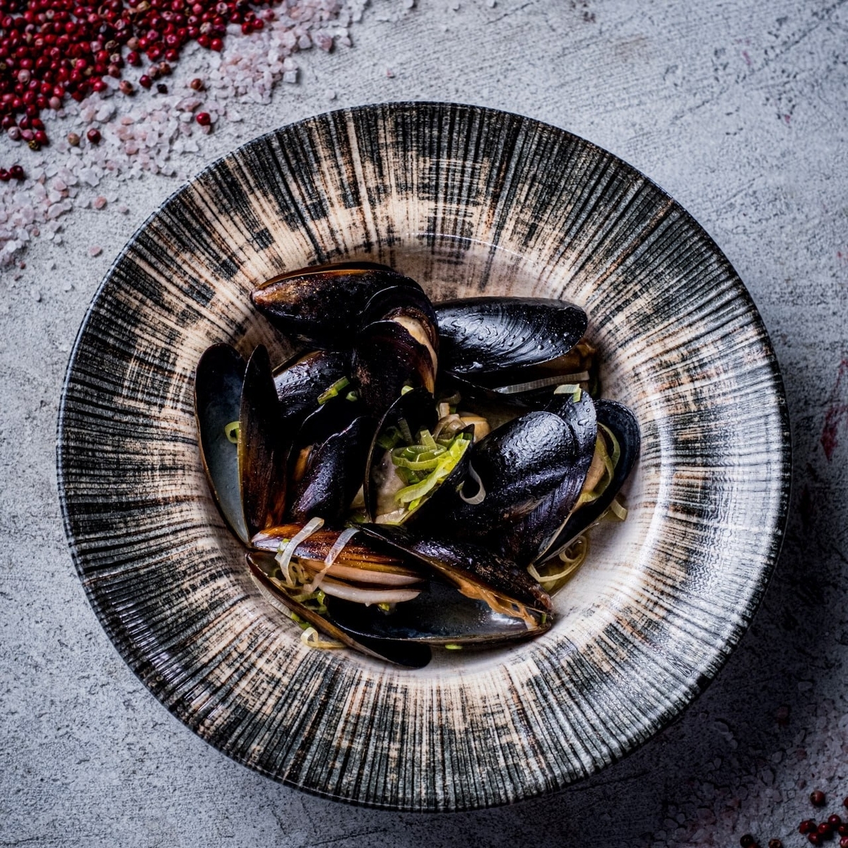 *Мидии в винном соусе