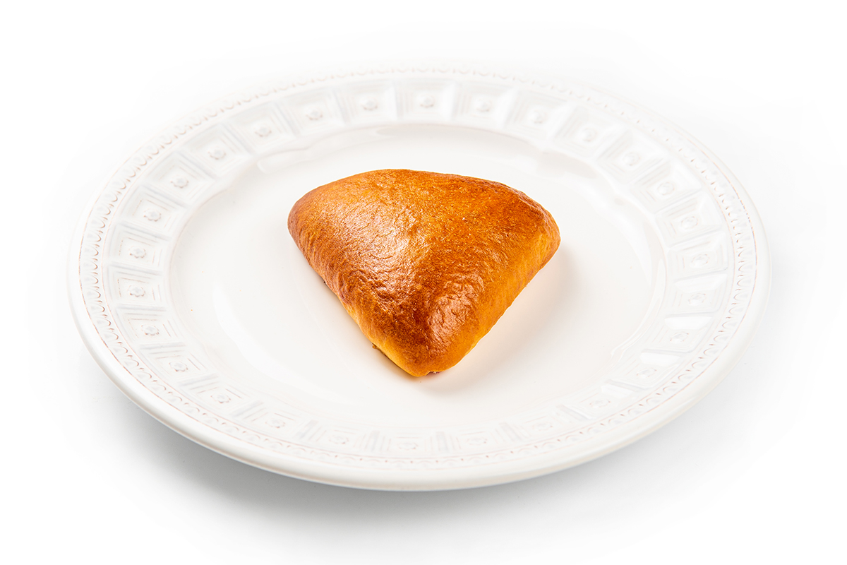 Пирожок с яблоками и брусникой