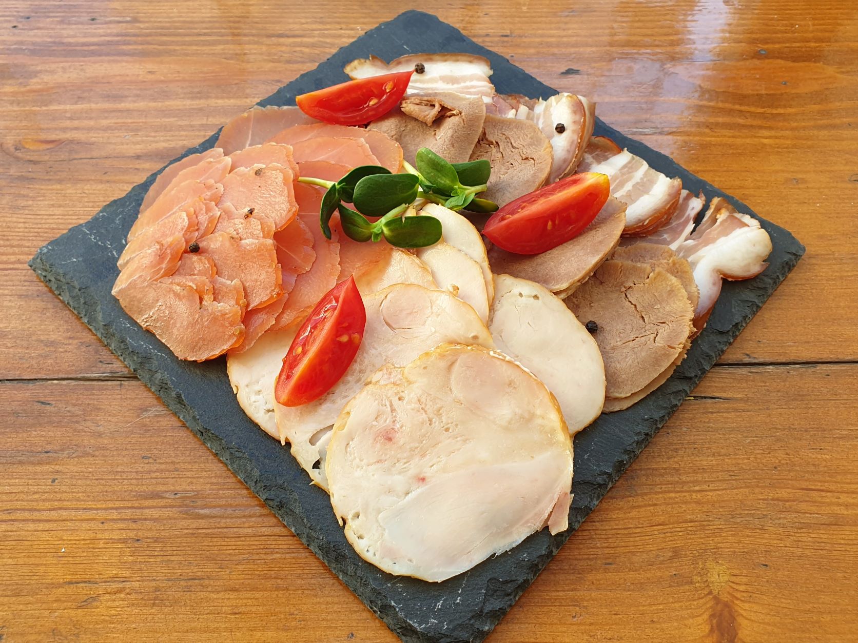 Мясные деликатесы