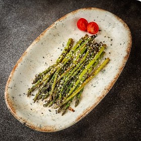 Спаржа с кунжутом и соевым соусом