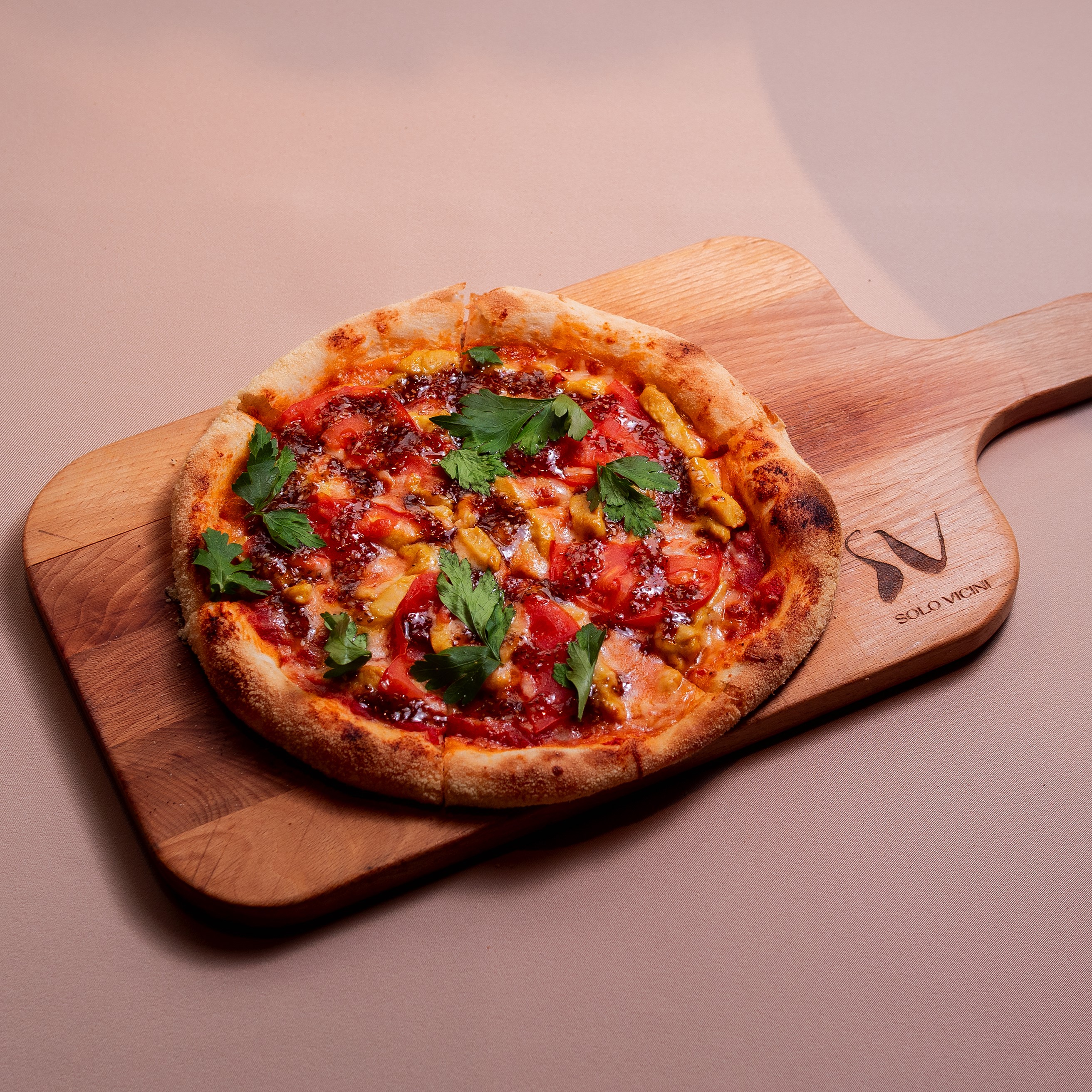 Пицца с курицей в азиатском стиле