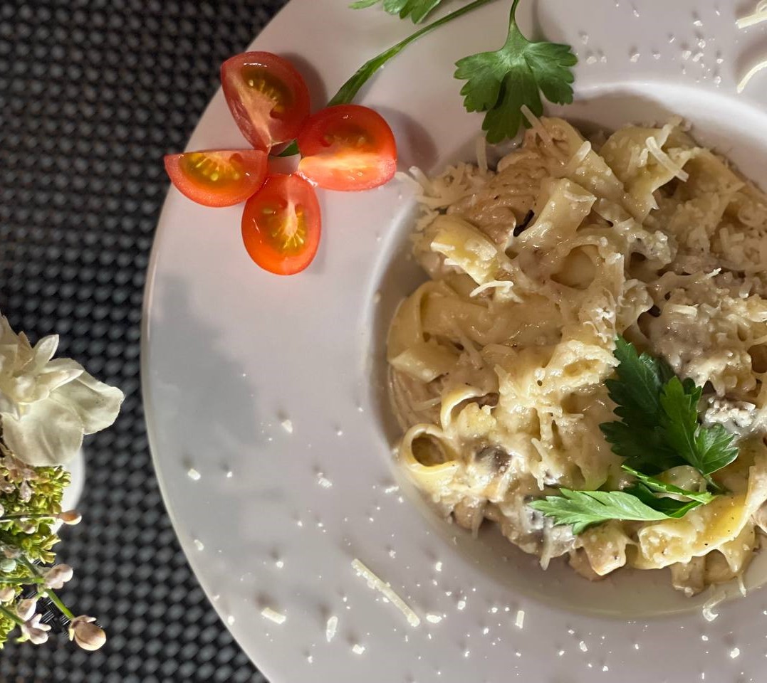 Паста Феттучини с курицей и грибами
