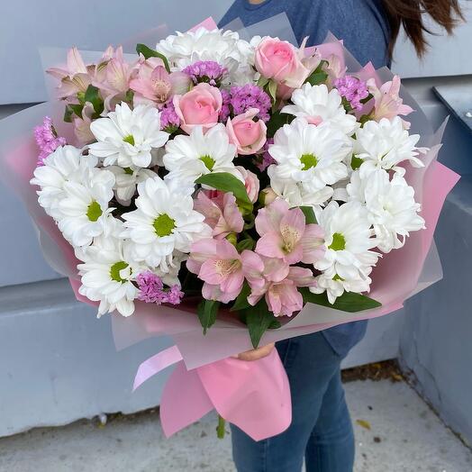 Букет розовый с хризантемой и альстромериями