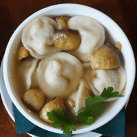 Пельмешки с грибным бульоном