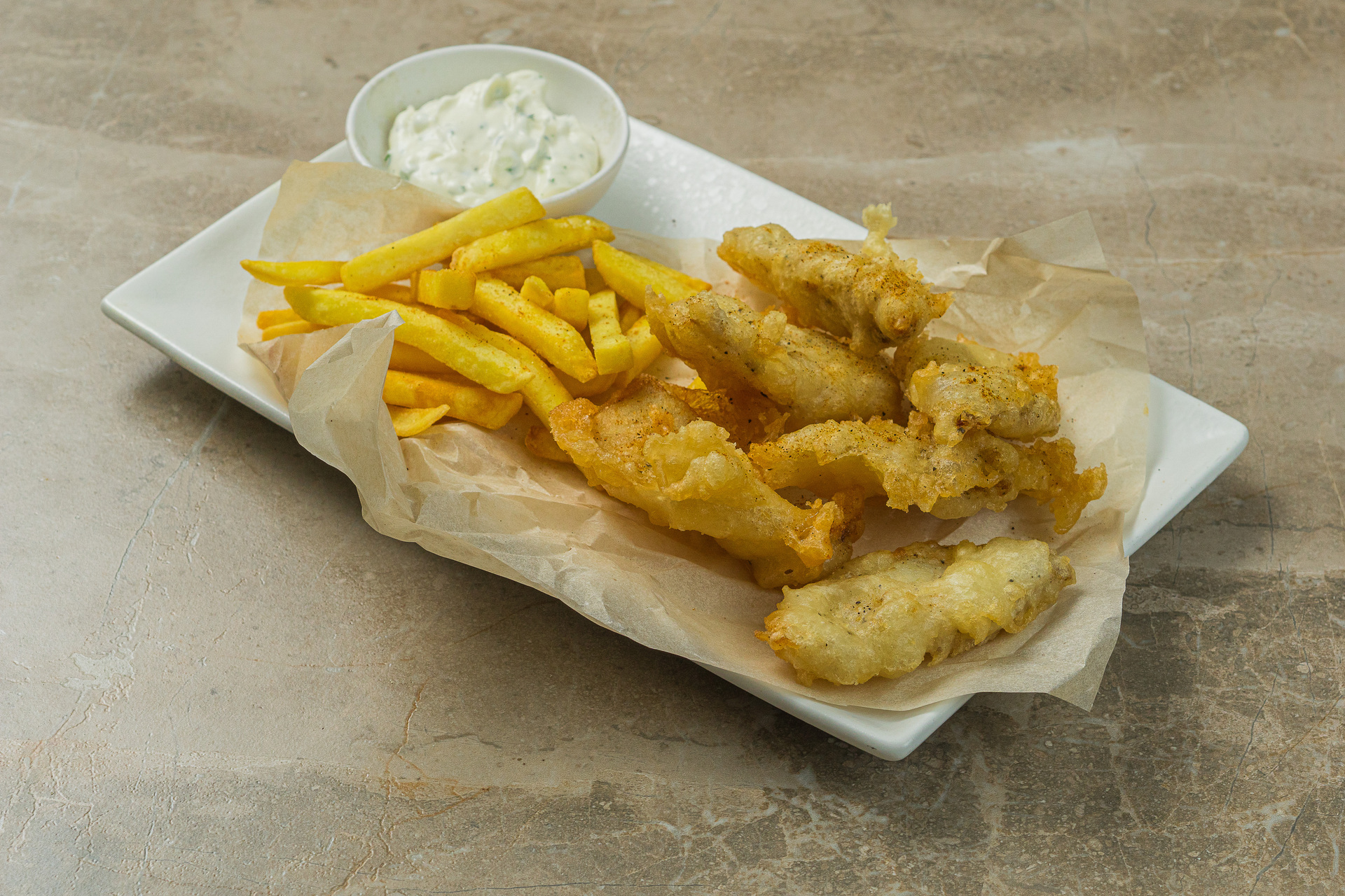 Fish and chips с соусом тар-тар