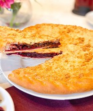 Пирог с вишней и шоколадом